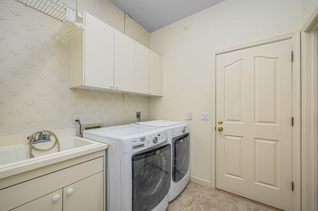 Active With Contract: $449,000 (2 beds, 2 baths, 2355 Square Feet)