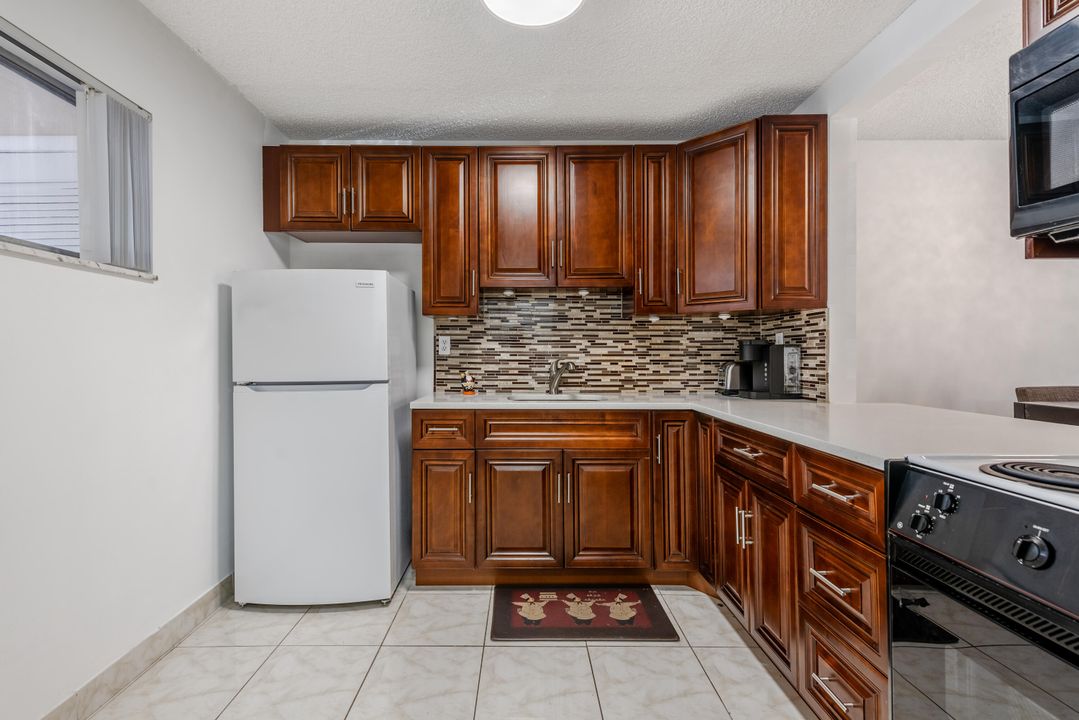 For Sale: $95,000 (2 beds, 1 baths, 894 Square Feet)