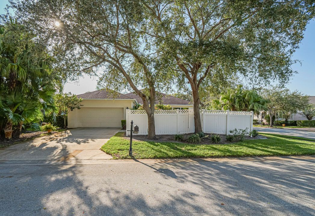 For Sale: $469,000 (3 beds, 2 baths, 2594 Square Feet)