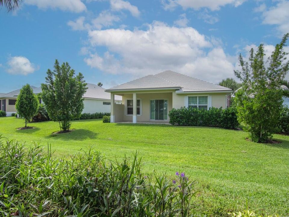 For Sale: $899,000 (3 beds, 2 baths, 1980 Square Feet)