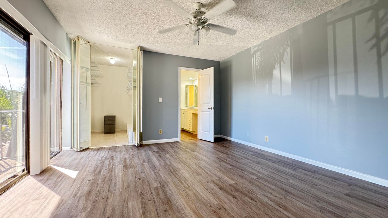 For Sale: $299,900 (2 beds, 2 baths, 1288 Square Feet)