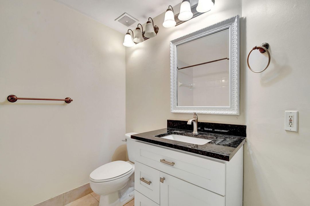 Active With Contract: $375,000 (1 beds, 1 baths, 800 Square Feet)