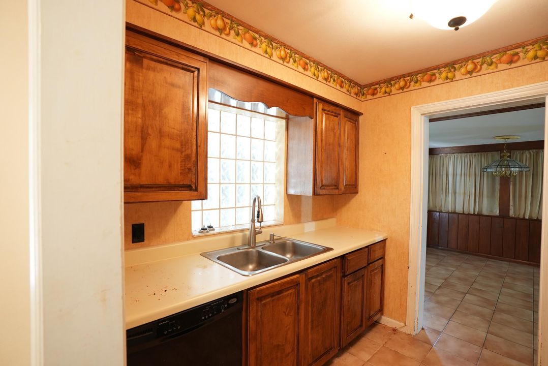 For Sale: $199,000 (2 beds, 2 baths, 1161 Square Feet)