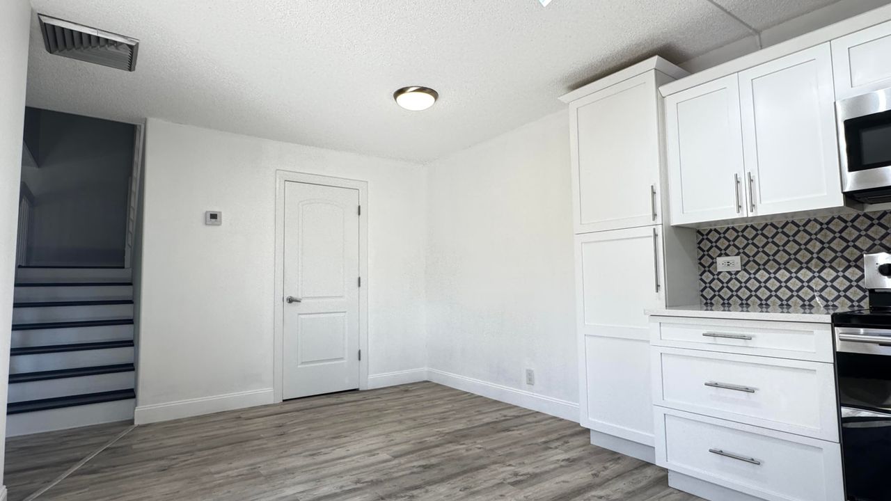 For Sale: $299,900 (2 beds, 2 baths, 1288 Square Feet)