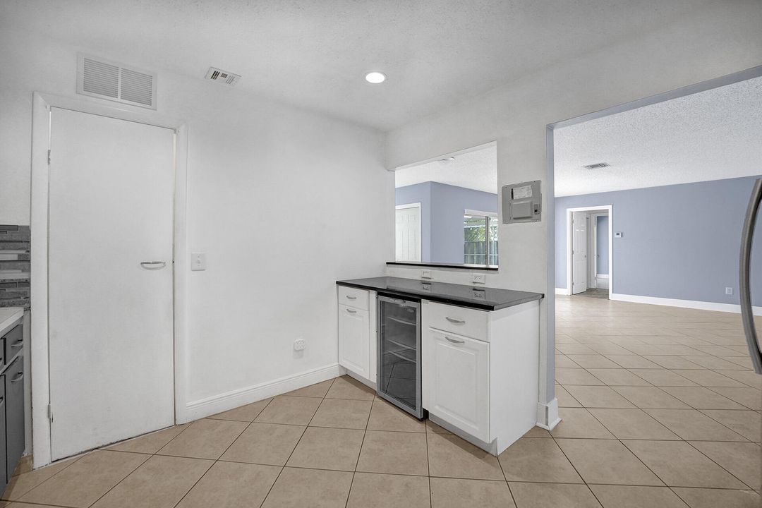 For Rent: $2,260 (2 beds, 2 baths, 1243 Square Feet)