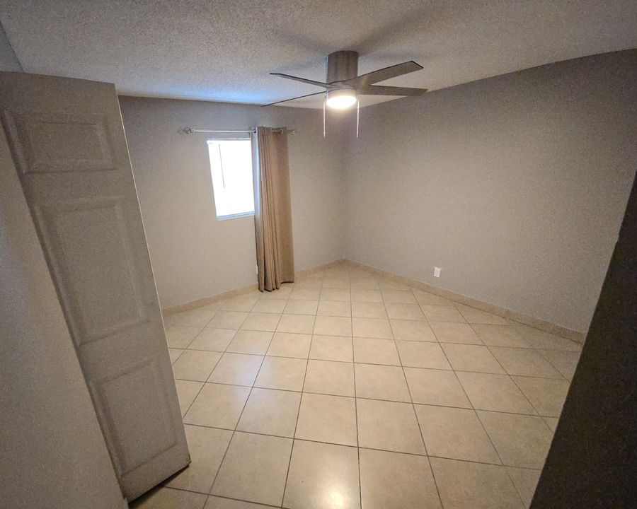 For Rent: $2,000 (2 beds, 1 baths, 900 Square Feet)