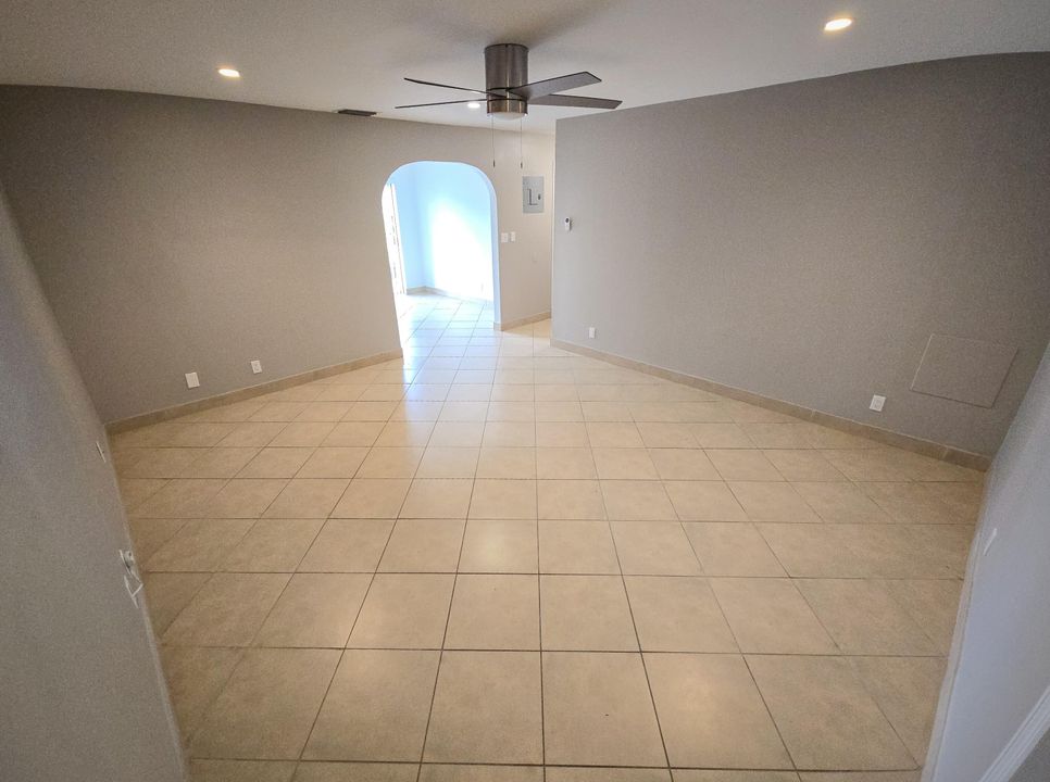 For Rent: $2,000 (2 beds, 1 baths, 900 Square Feet)