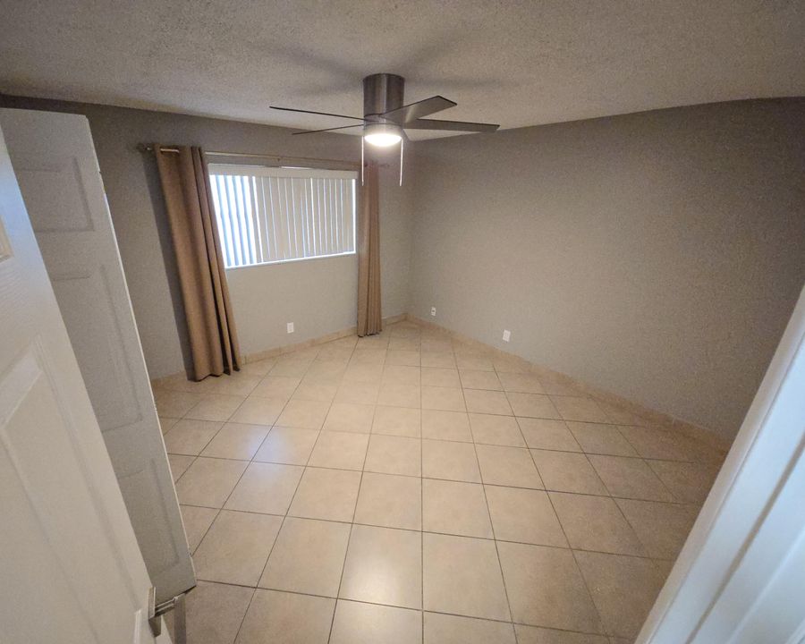 For Rent: $2,000 (2 beds, 1 baths, 900 Square Feet)