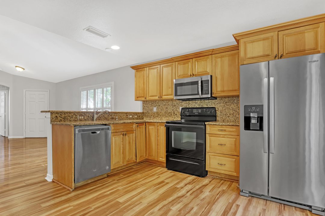 For Sale: $359,000 (3 beds, 2 baths, 1324 Square Feet)