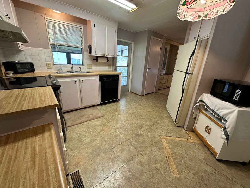 For Sale: $219,000 (2 beds, 2 baths, 1152 Square Feet)