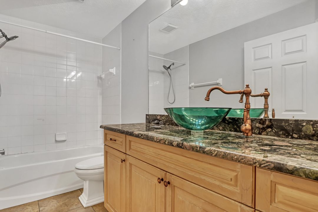 For Sale: $359,000 (3 beds, 2 baths, 1324 Square Feet)