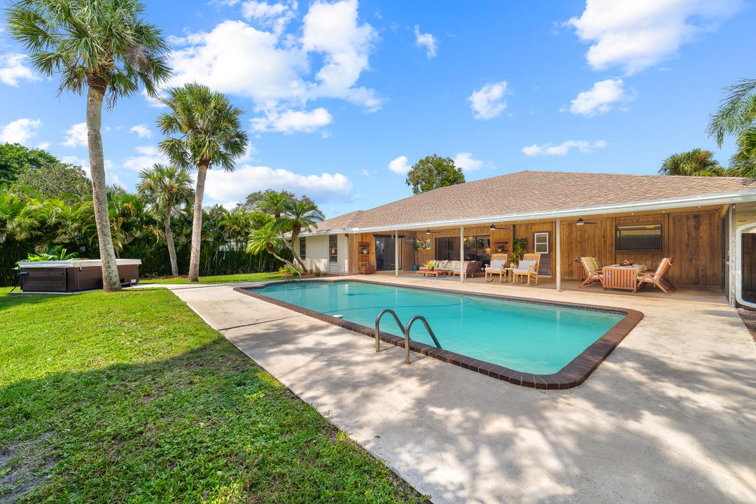 For Sale: $949,900 (3 beds, 2 baths, 1948 Square Feet)