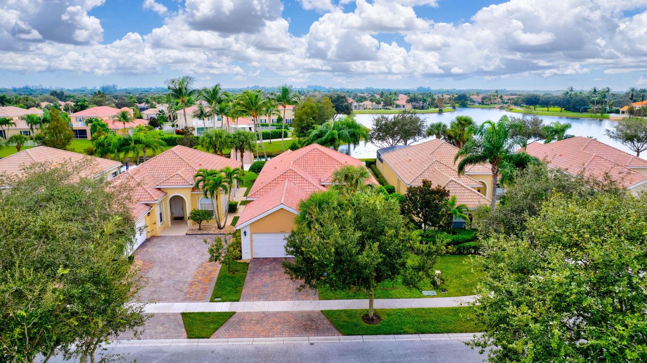 For Sale: $692,000 (3 beds, 3 baths, 2001 Square Feet)