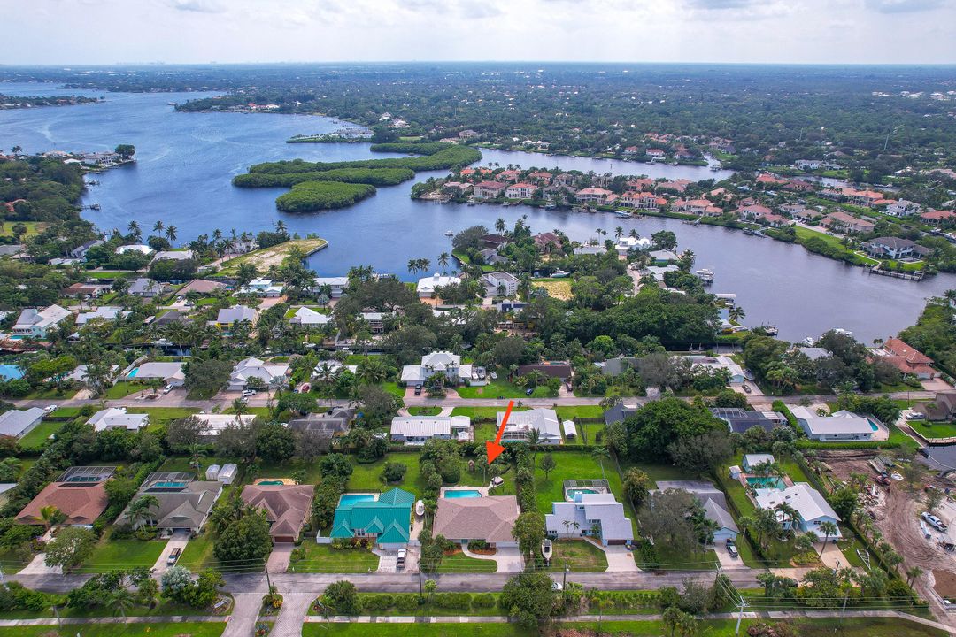 For Sale: $949,900 (3 beds, 2 baths, 1948 Square Feet)