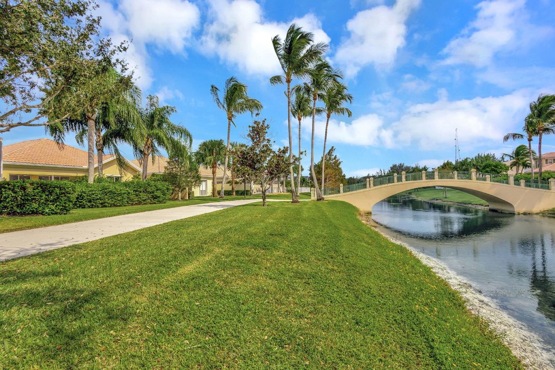 For Sale: $692,000 (3 beds, 3 baths, 2001 Square Feet)