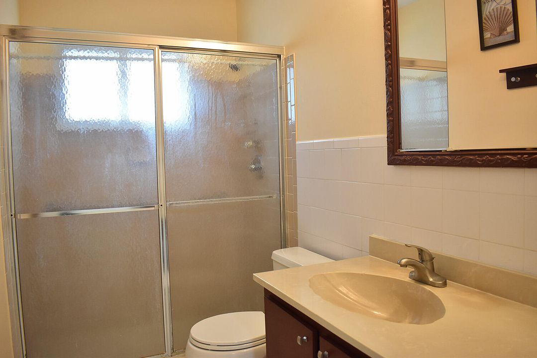 For Sale: $279,900 (2 beds, 2 baths, 1324 Square Feet)