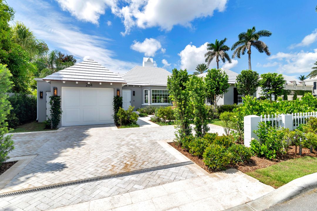 For Sale: $12,750,000 (3 beds, 3 baths, 2551 Square Feet)