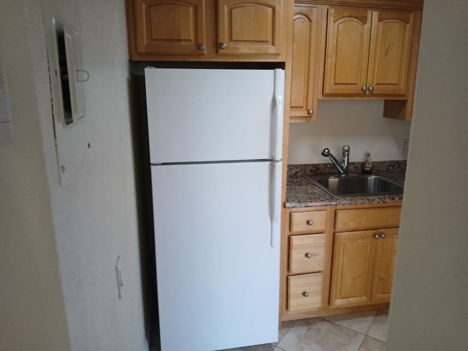 For Rent: $1,400 (1 beds, 1 baths, 410 Square Feet)