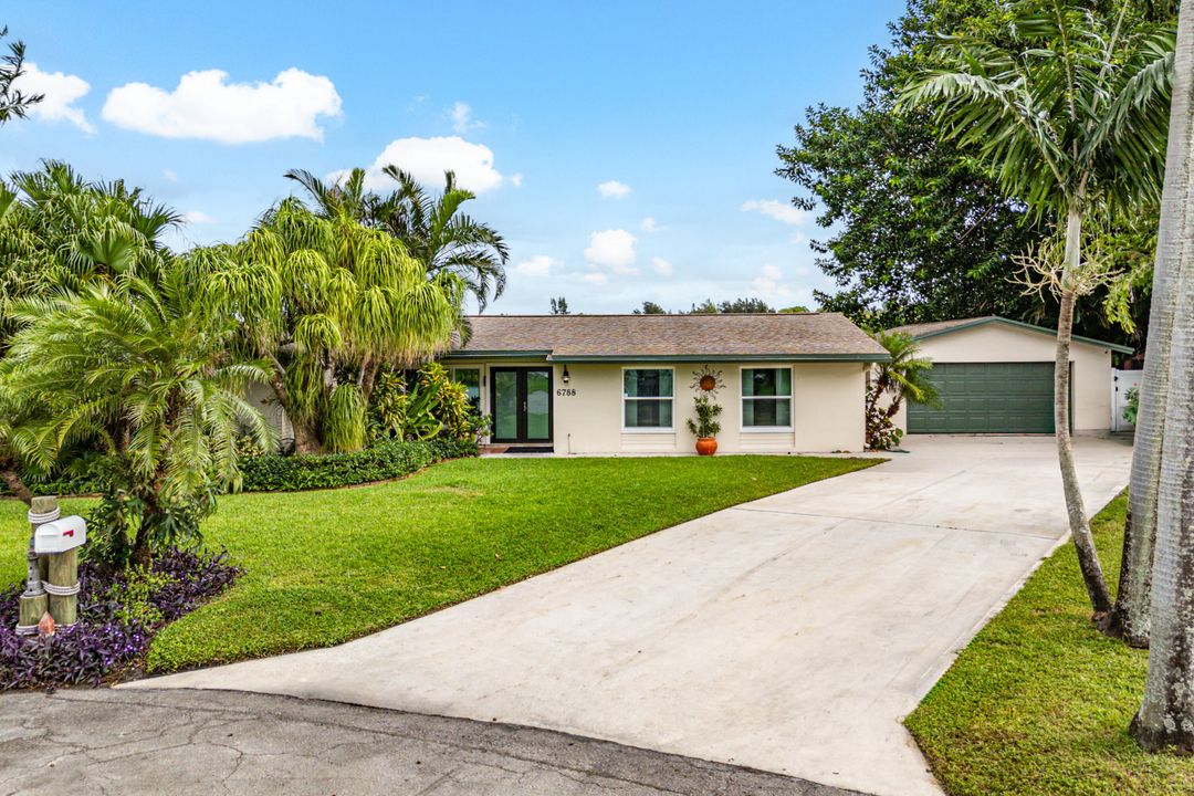 For Sale: $1,275,000 (4 beds, 2 baths, 1952 Square Feet)