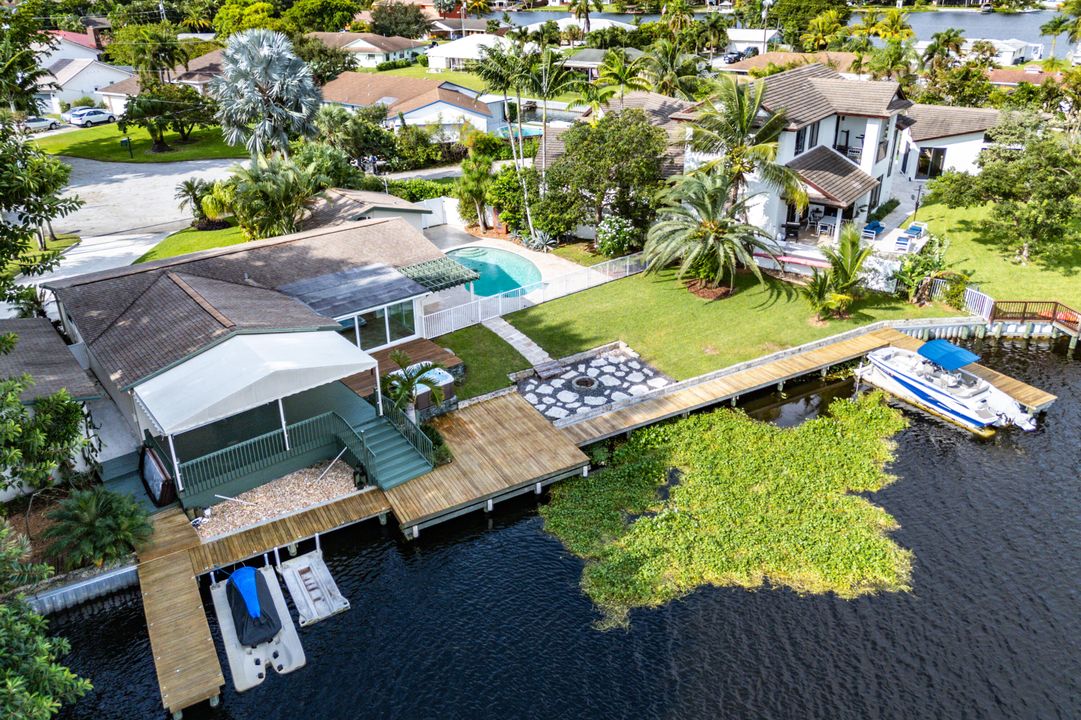 For Sale: $1,275,000 (4 beds, 2 baths, 1952 Square Feet)