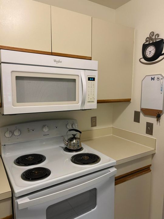 For Sale: $169,000 (2 beds, 2 baths, 1080 Square Feet)