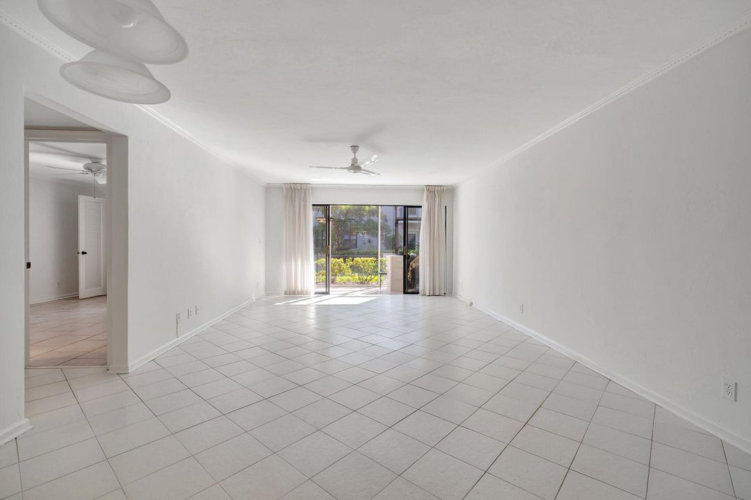 For Sale: $450,000 (2 beds, 2 baths, 1063 Square Feet)