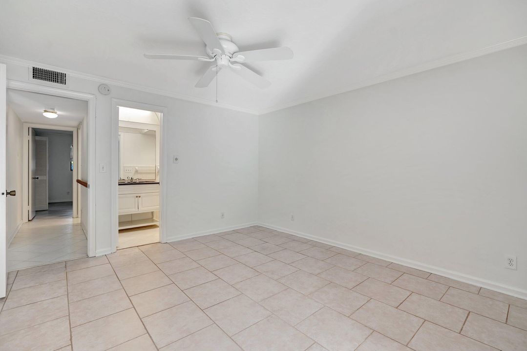 For Sale: $450,000 (2 beds, 2 baths, 1063 Square Feet)