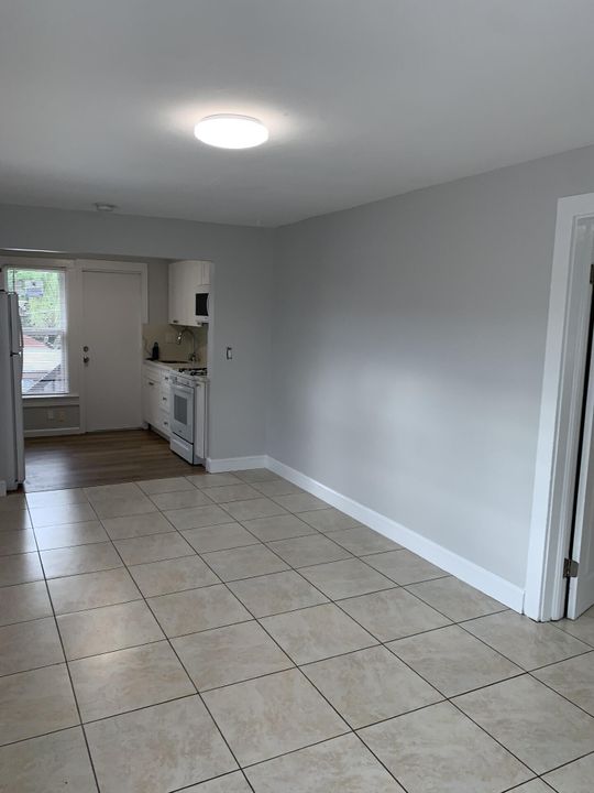 For Rent: $1,675 (1 beds, 1 baths, 650 Square Feet)