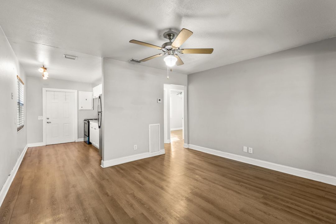 For Sale: $315,000 (2 beds, 1 baths, 720 Square Feet)