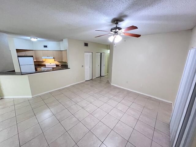 For Rent: $2,300 (3 beds, 2 baths, 1201 Square Feet)