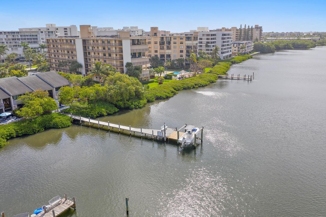 For Sale: $2,650,000 (3 beds, 3 baths, 1900 Square Feet)