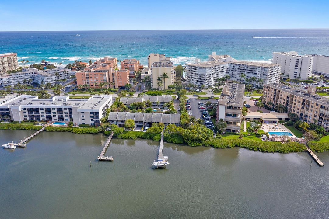 For Sale: $2,650,000 (3 beds, 3 baths, 1900 Square Feet)