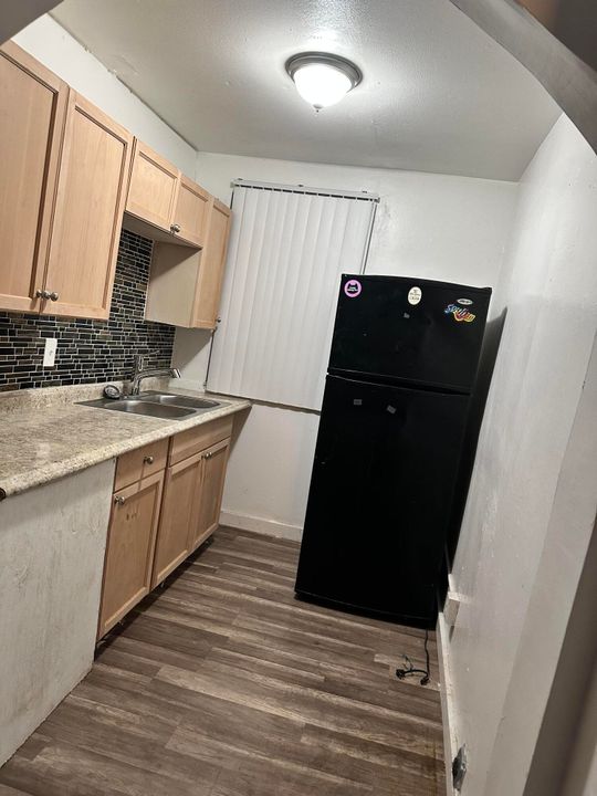 For Sale: $125,000 (1 beds, 1 baths, 320 Square Feet)