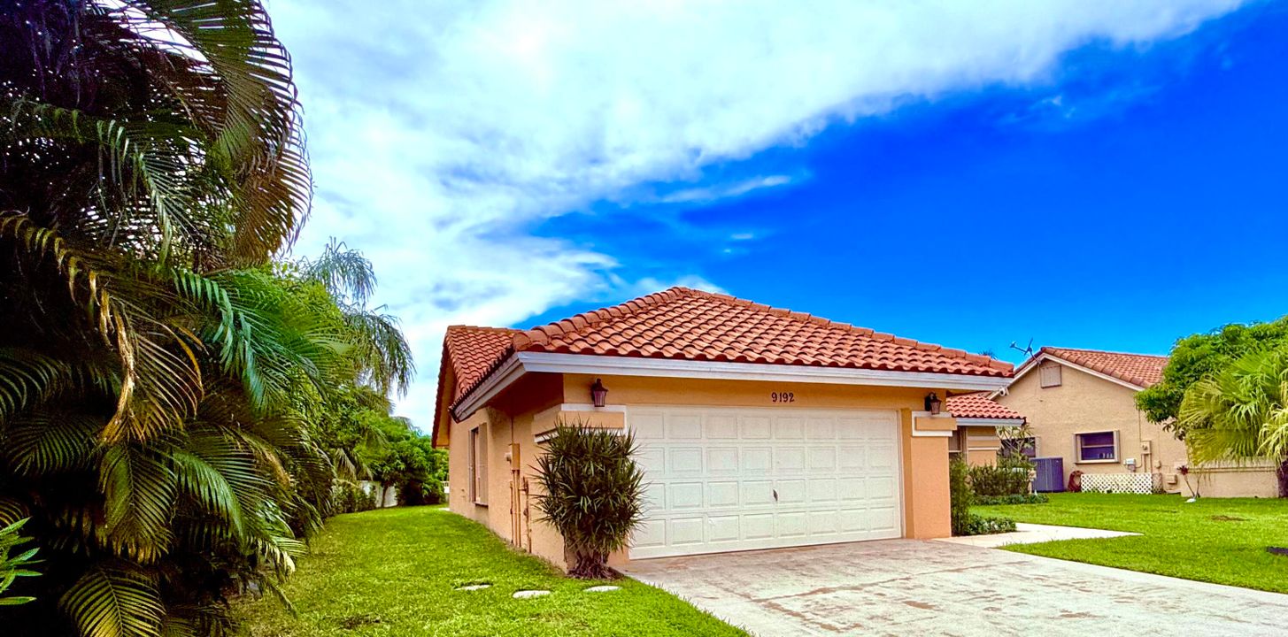 For Sale: $565,000 (3 beds, 2 baths, 1775 Square Feet)