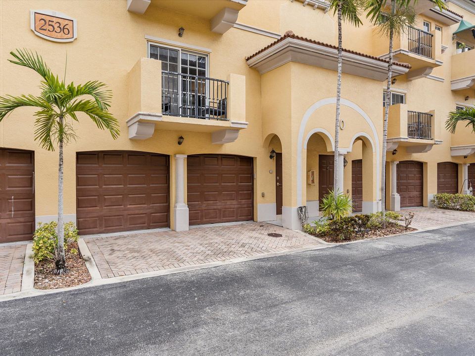 For Sale: $439,900 (2 beds, 2 baths, 1455 Square Feet)