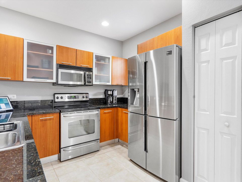 For Sale: $439,900 (2 beds, 2 baths, 1455 Square Feet)