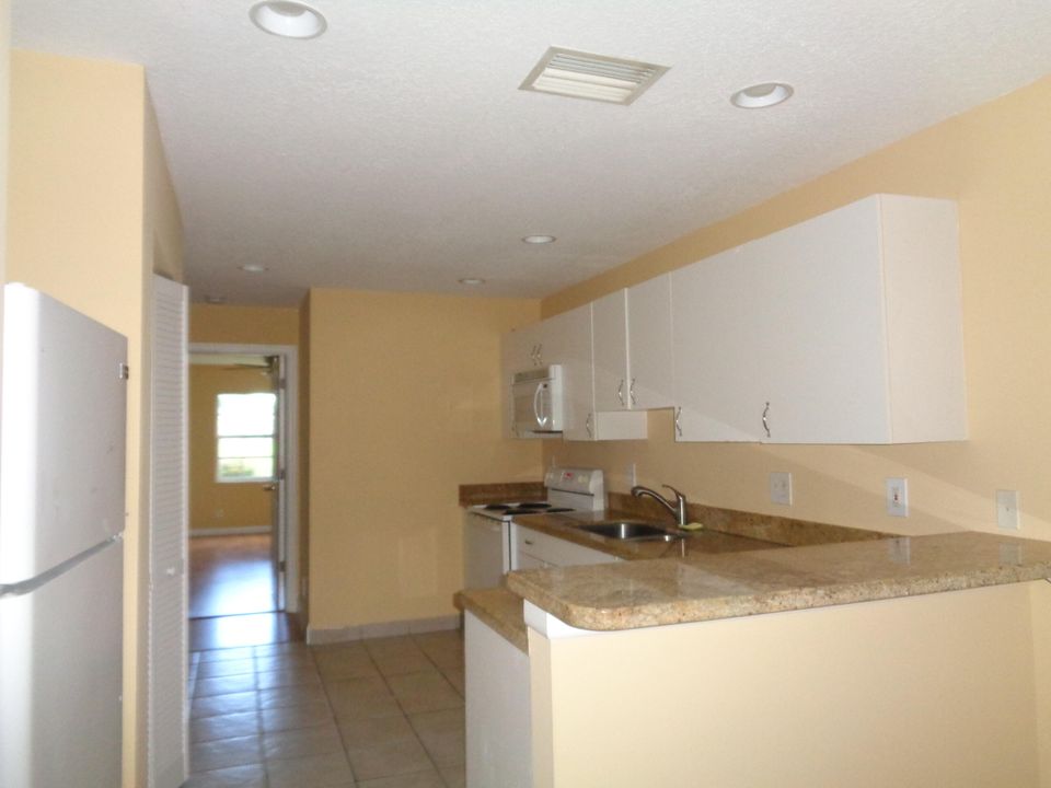 For Rent: $2,700 (3 beds, 2 baths, 1408 Square Feet)