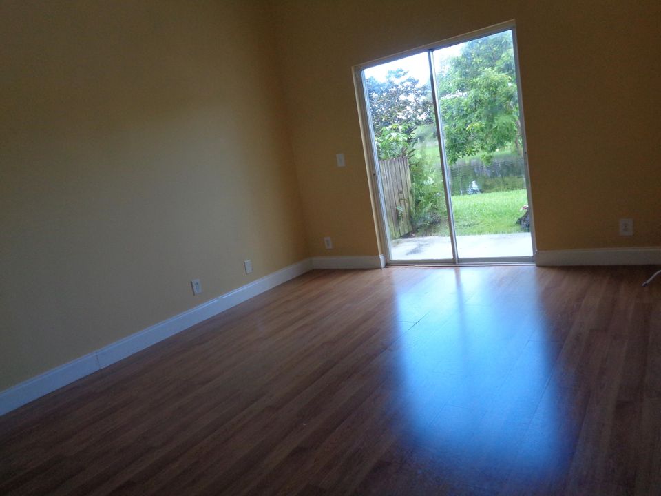 For Rent: $2,700 (3 beds, 2 baths, 1408 Square Feet)