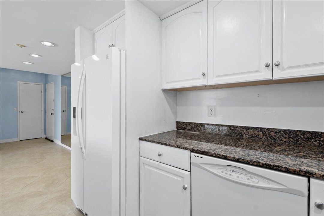 For Sale: $425,000 (2 beds, 2 baths, 1143 Square Feet)