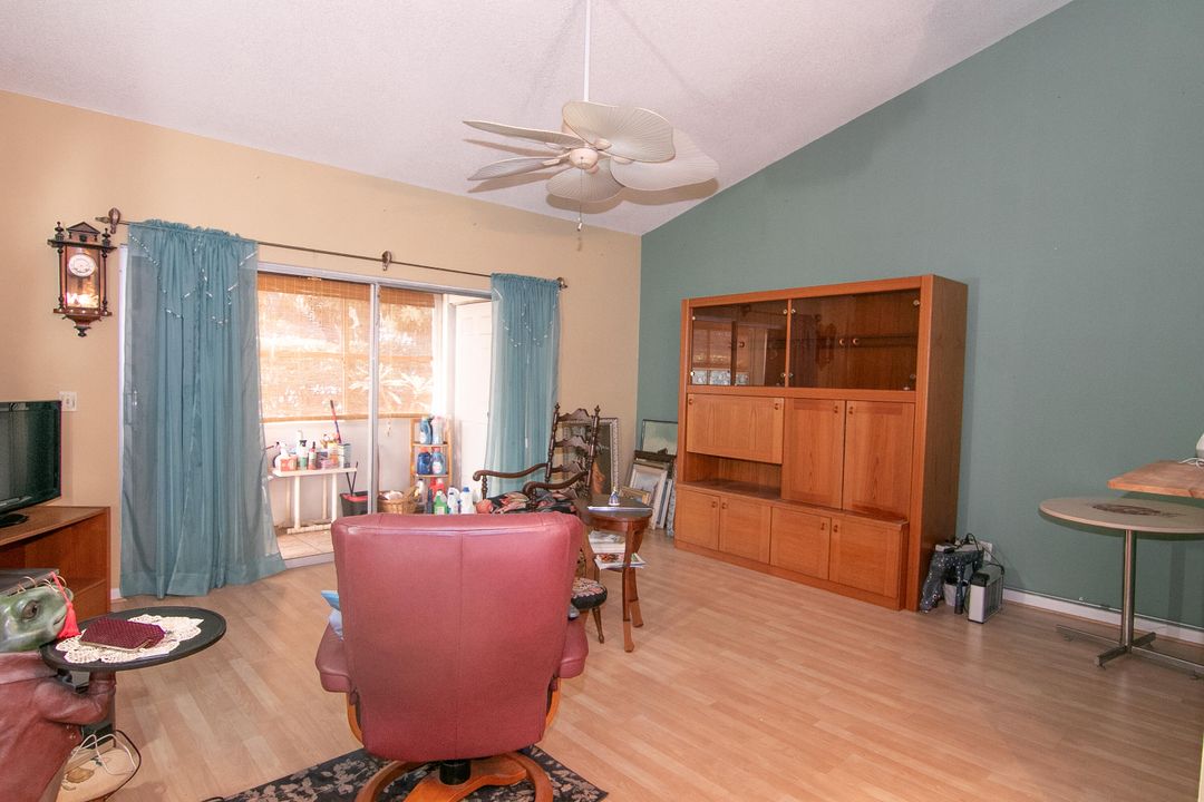 For Sale: $149,900 (2 beds, 2 baths, 1103 Square Feet)