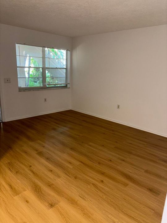 For Rent: $1,800 (1 beds, 1 baths, 620 Square Feet)