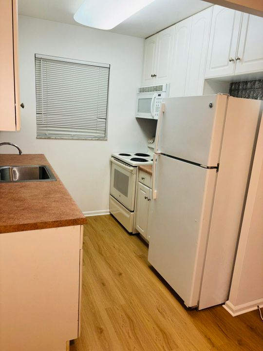 For Rent: $1,800 (1 beds, 1 baths, 620 Square Feet)