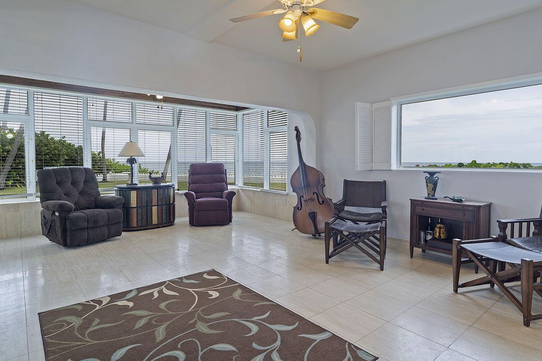 For Sale: $1,200,000 (2 beds, 2 baths, 1014 Square Feet)