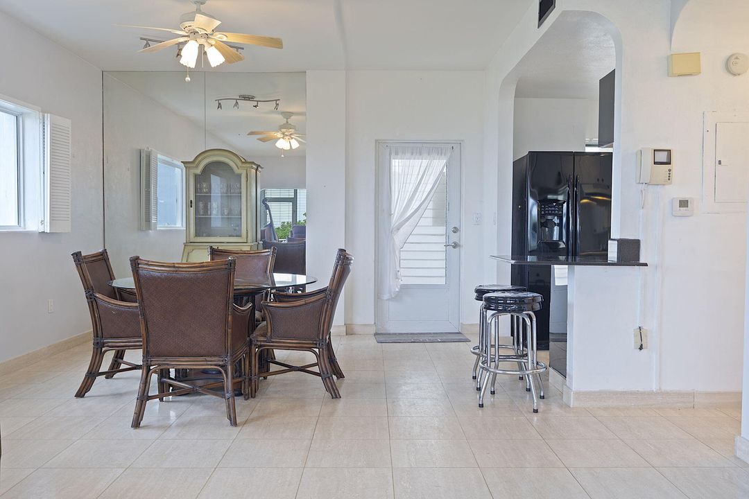 For Sale: $1,200,000 (2 beds, 2 baths, 1014 Square Feet)