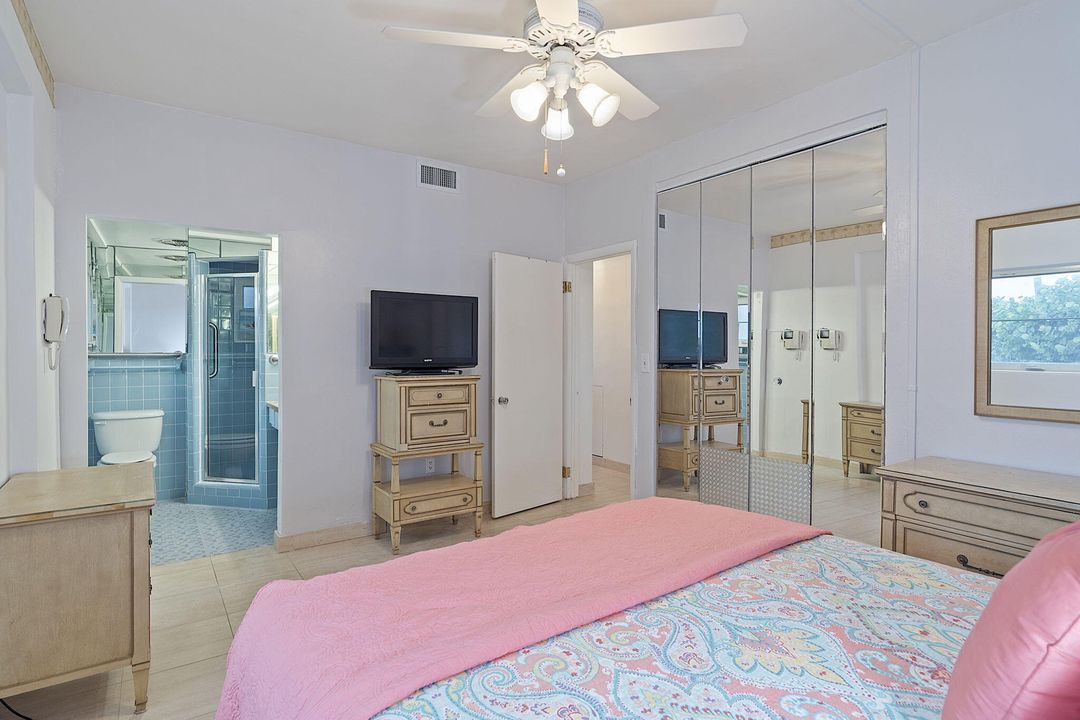 For Sale: $1,200,000 (2 beds, 2 baths, 1014 Square Feet)