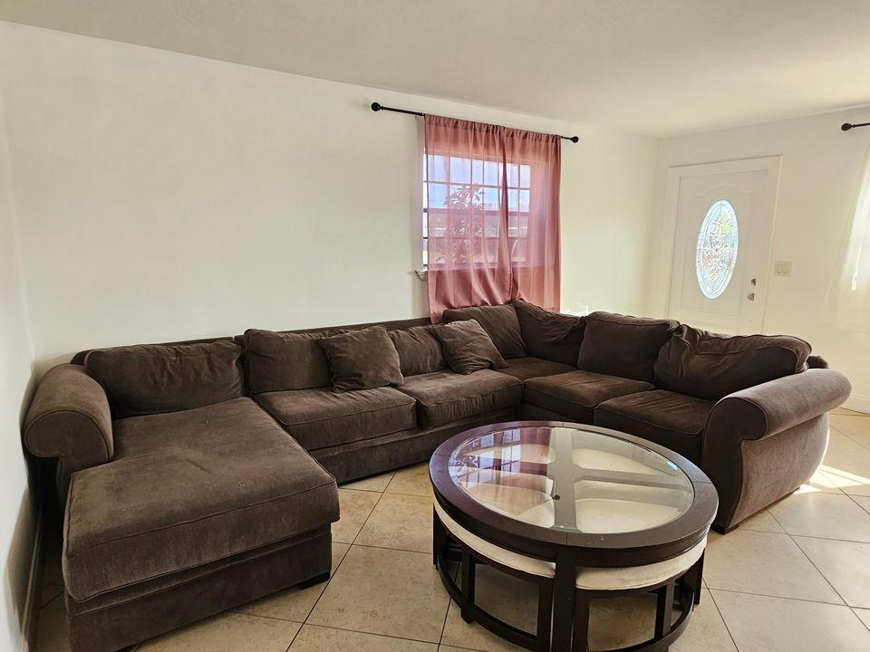 For Sale: $465,000 (4 beds, 2 baths, 1336 Square Feet)