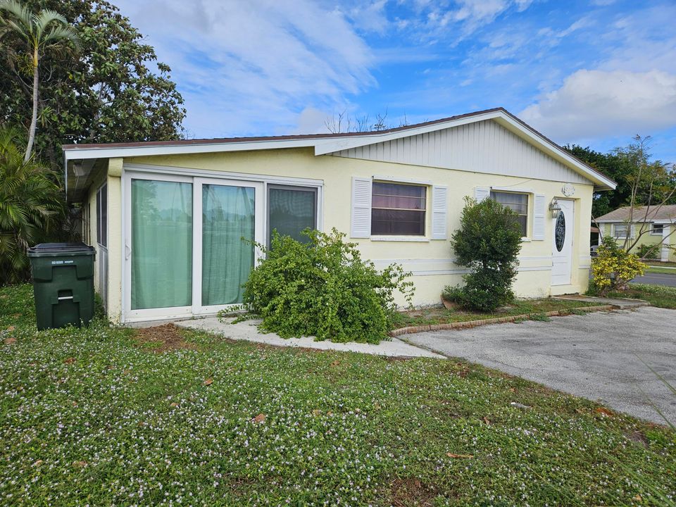 For Sale: $465,000 (4 beds, 2 baths, 1336 Square Feet)