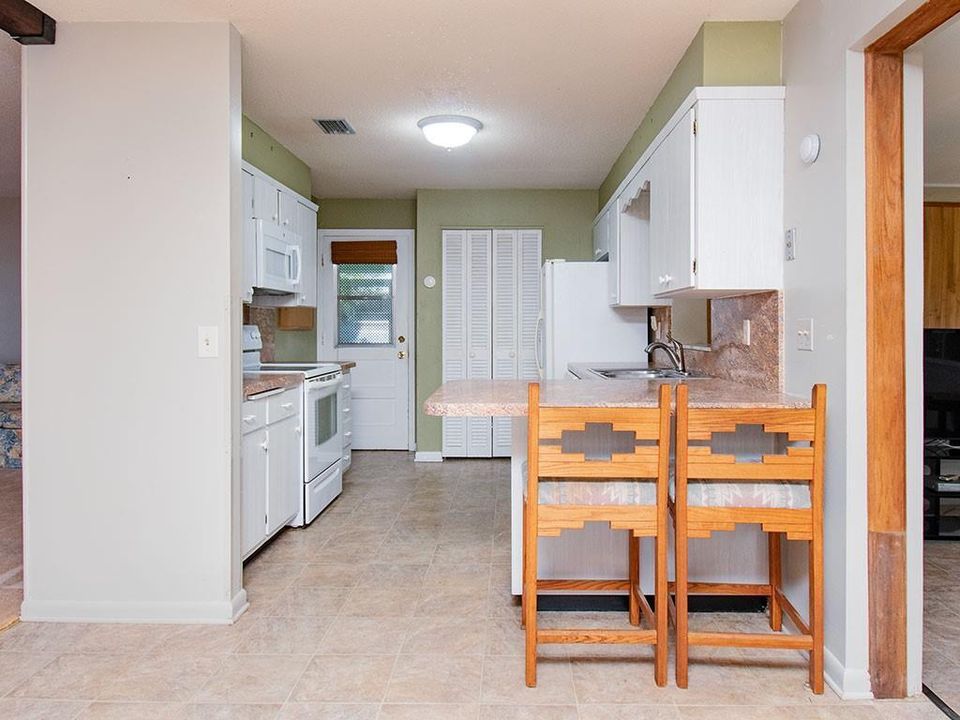 For Sale: $299,000 (2 beds, 2 baths, 1358 Square Feet)