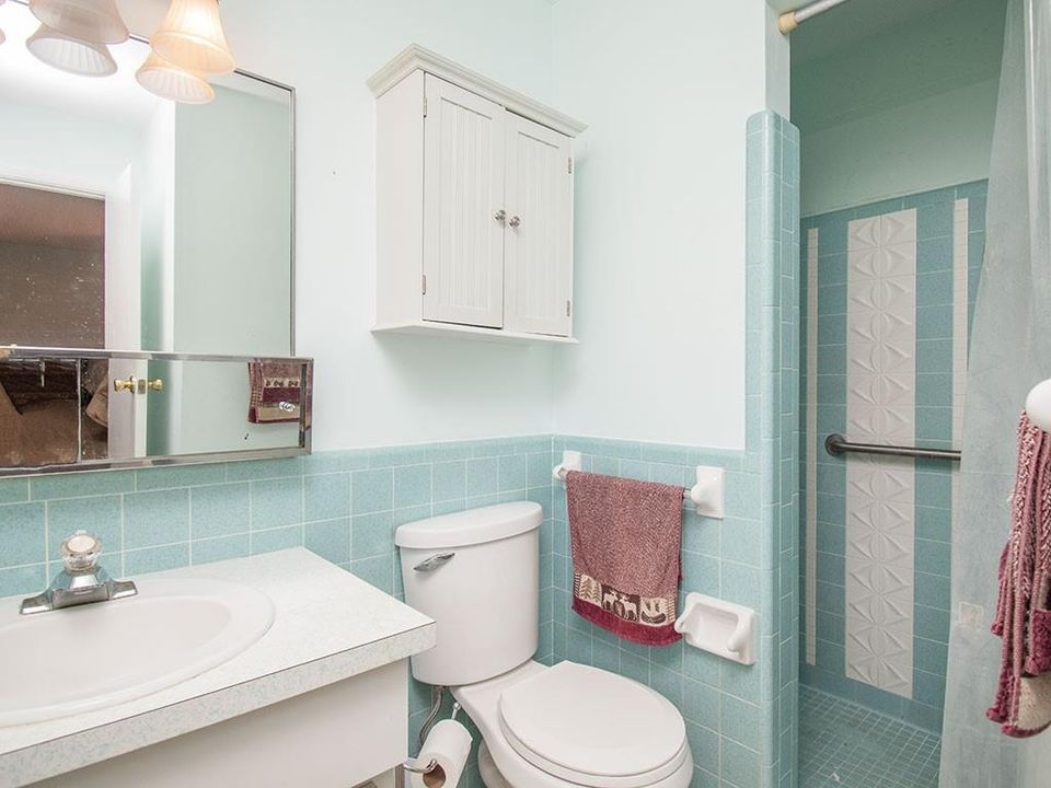 For Sale: $299,000 (2 beds, 2 baths, 1358 Square Feet)