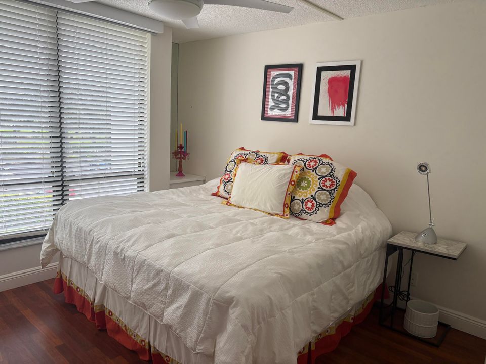 For Sale: $225,000 (2 beds, 2 baths, 1050 Square Feet)